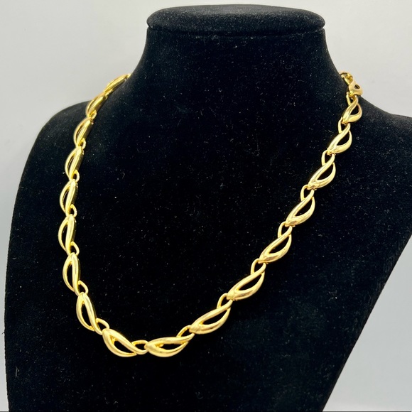 Vintage gold tone link chain collar necklace - Picture 4 of 9